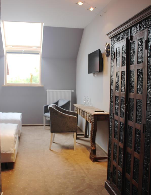 Hotel Legnicki & Restauracja ليجنيكا الغرفة الصورة